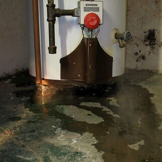 Picture of a Las Vegas water heater leaking